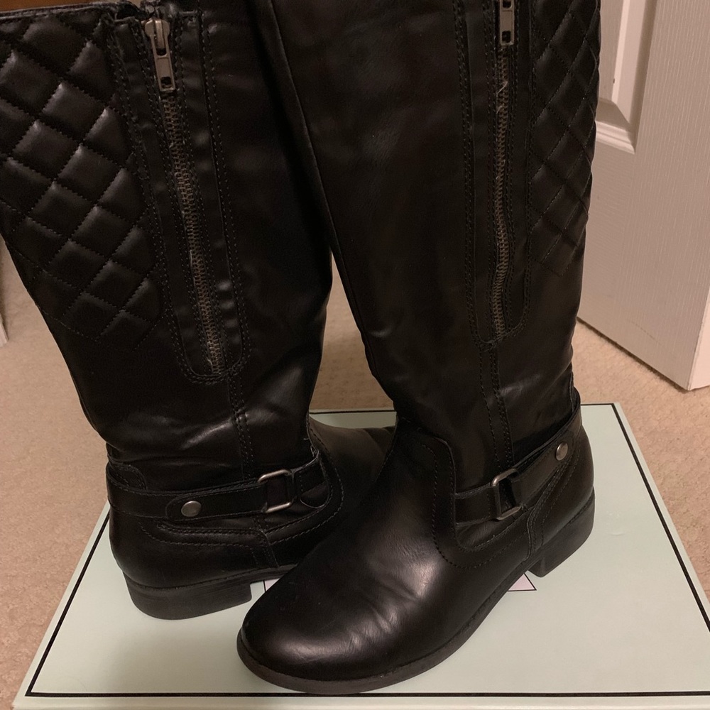 Boots - Picture 3 of 4